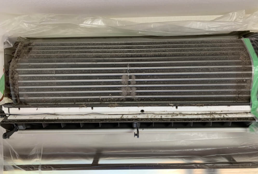 エアコンクリーニング冷却フィン清掃前