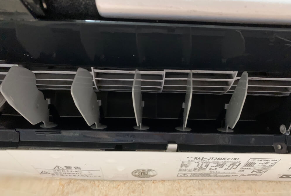 エアコンクリーニング風向きルーパー清掃後